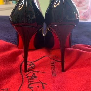 Hot Chick Christian Louboutin !